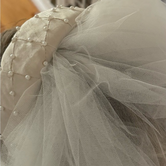 Silk Wedding dress and veil. - Picture 10 of 10